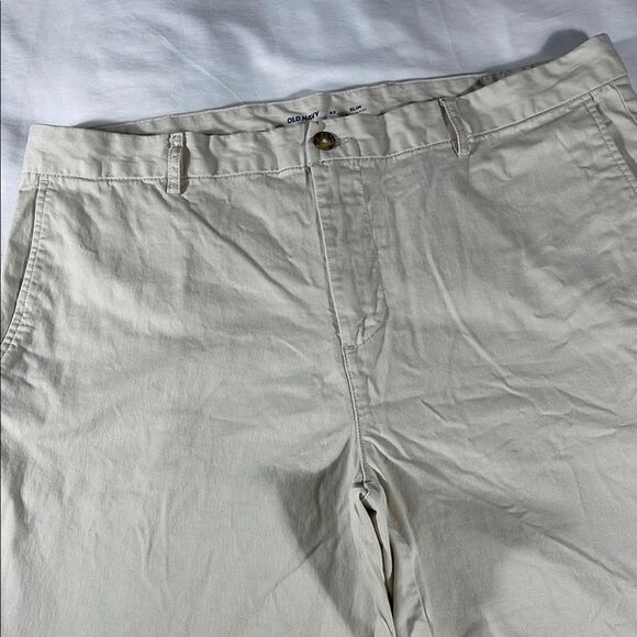 Old Navy mens stone khaki basic Slim flat front 8" inseam chino shorts - size 42 - Picture 1 of 11